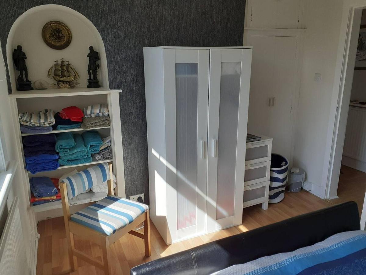 Marina View Lovely Upper 3 Bedroom Apartment 트룬 외부 사진