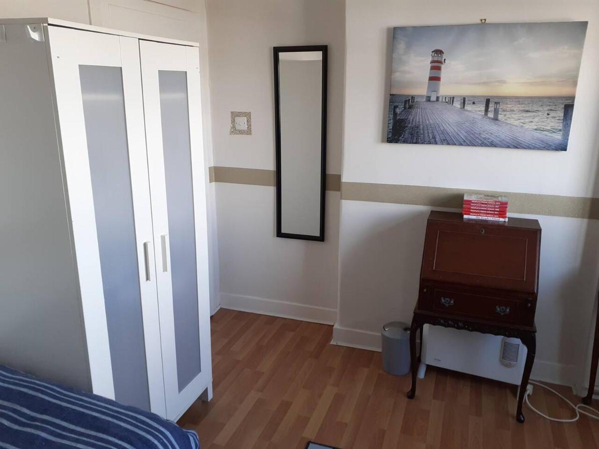 Marina View Lovely Upper 3 Bedroom Apartment 트룬 외부 사진